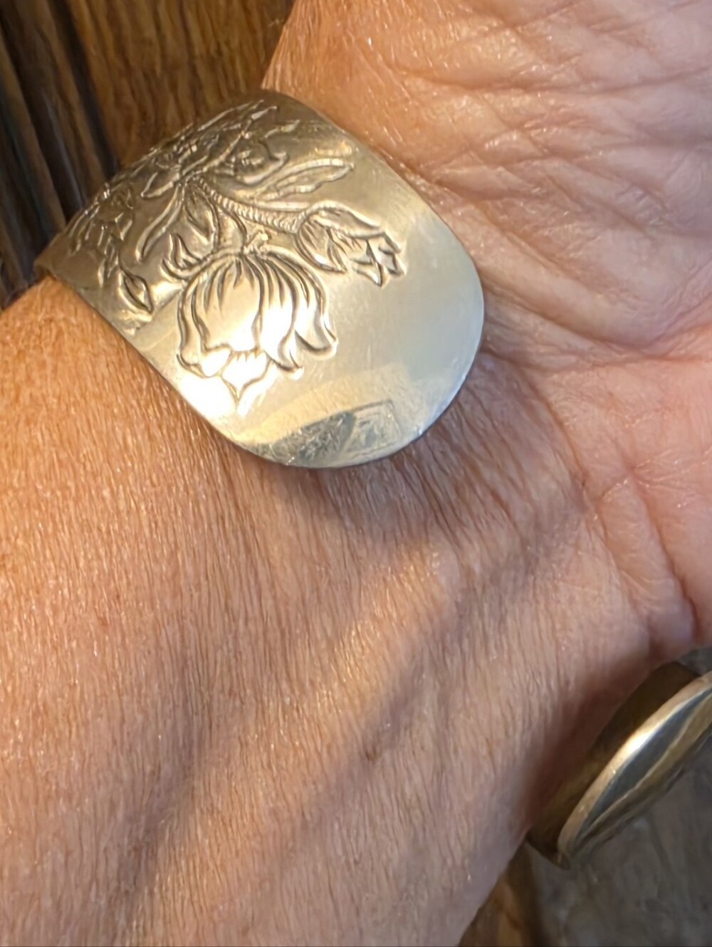 Vintage Kirk Stieff Etched Pewter Cuff Bracelet, Rose 900-6 - Picture 7 of 7